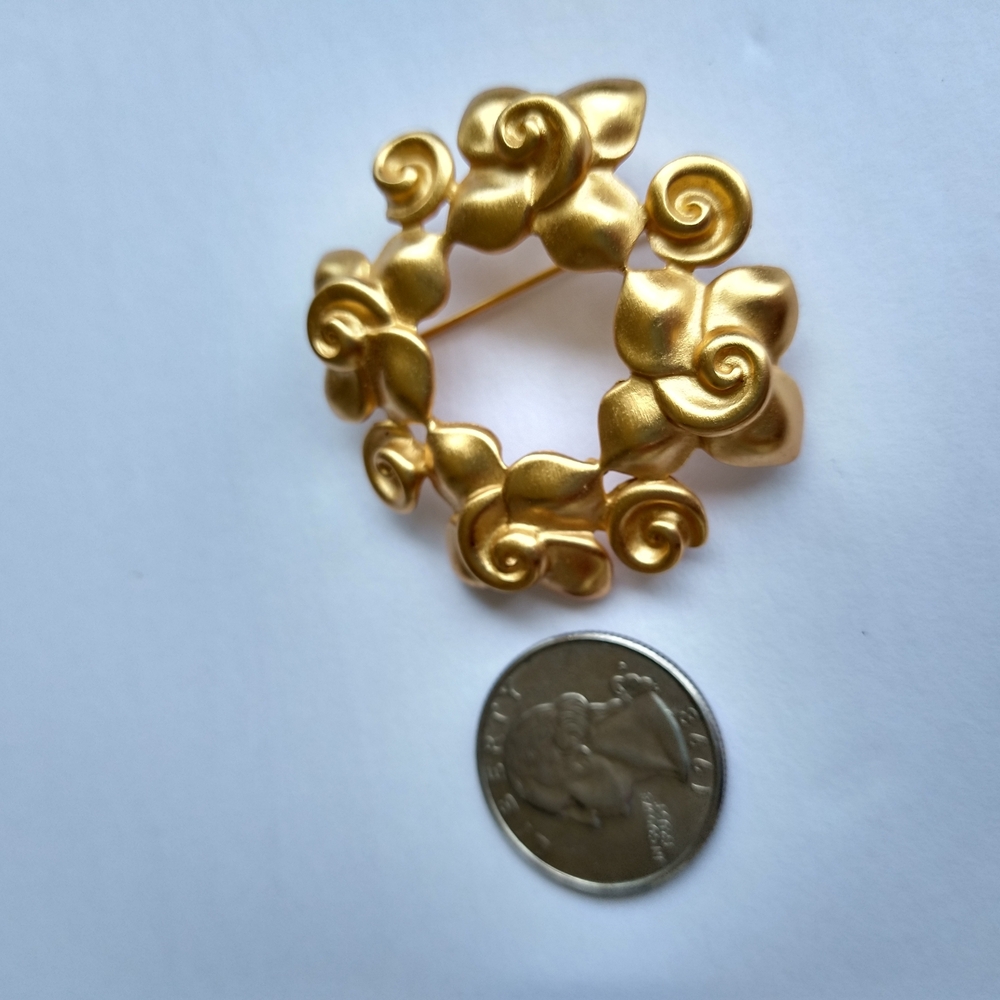 Elegant Gold Tone Metal Floral Brooch Anne Klein - Picture 2 of 3
